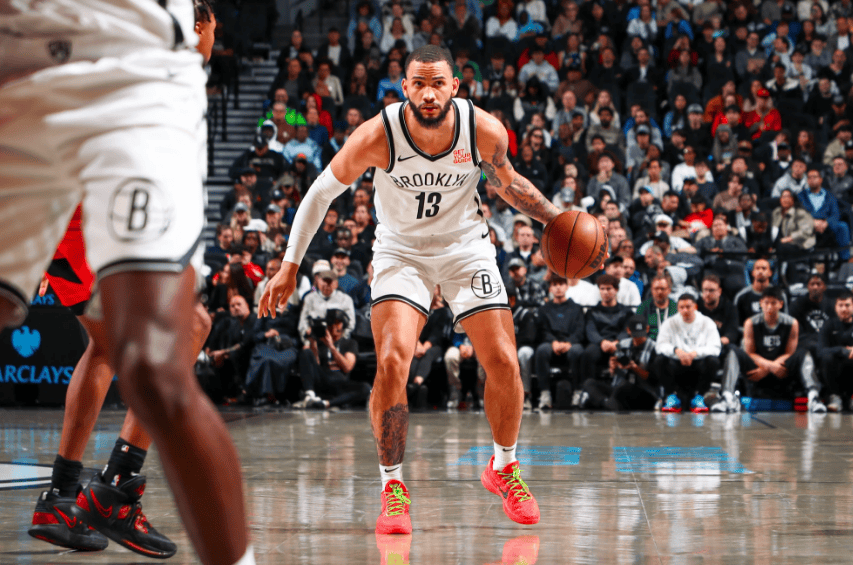 体育赛事-德布劳内新星反败为胜表现突出，篮网前途光明！观众掌声雷动(德布劳内是顶级球员吗)