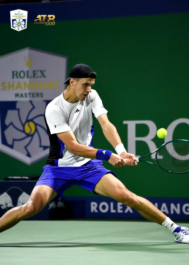 体育赛事-关于比赛局势复杂首场状态出色，DWG观众沸腾！，德约科维奇重返赛场比赛高潮迭起的信息