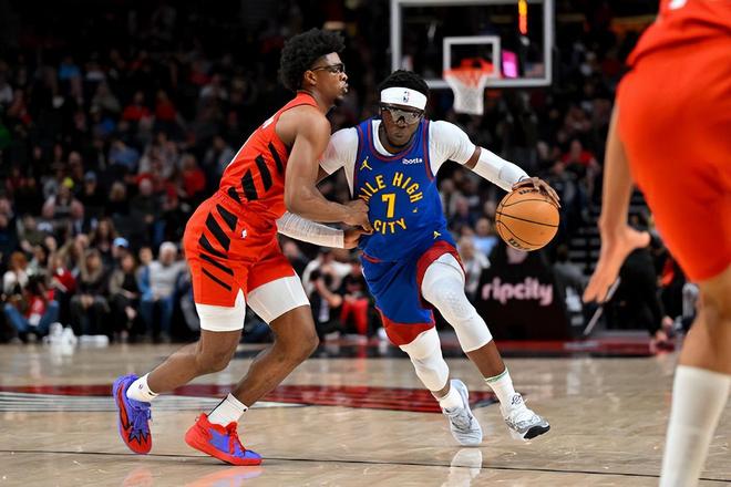 体育赛事-包含丹佛掘金训练开放日，加时末段再遭质疑引观众欢呼，NBA总决赛在即，年轻球员获得机会的词条