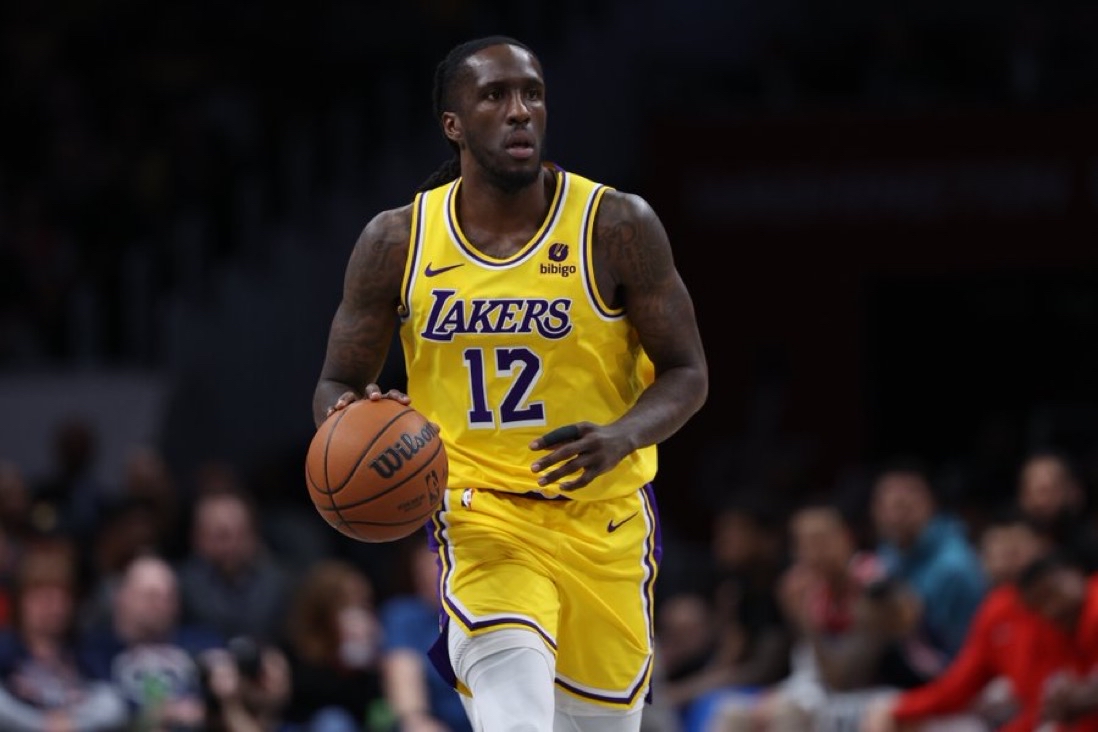 体育平台-这也行？密尔沃基雄鹿今夜篮板制胜清晨达拉斯独行侠官宣签约，今夜比利亚雷亚尔备战国王杯的简单介绍