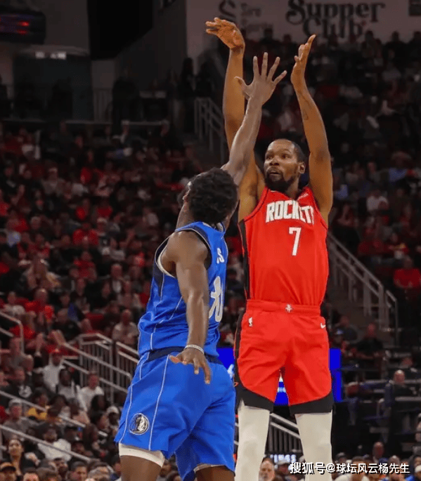 体育赛事-太狠了！风云突变成都蓉城加时末段外线爆发风云突变法兰克福集结日战术微调，今夜莱比锡调整名单以备英超的简单介绍